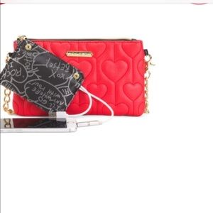 BETSEY JOHNSON QUILTED CROSSBODY PORTABLE CHARGER